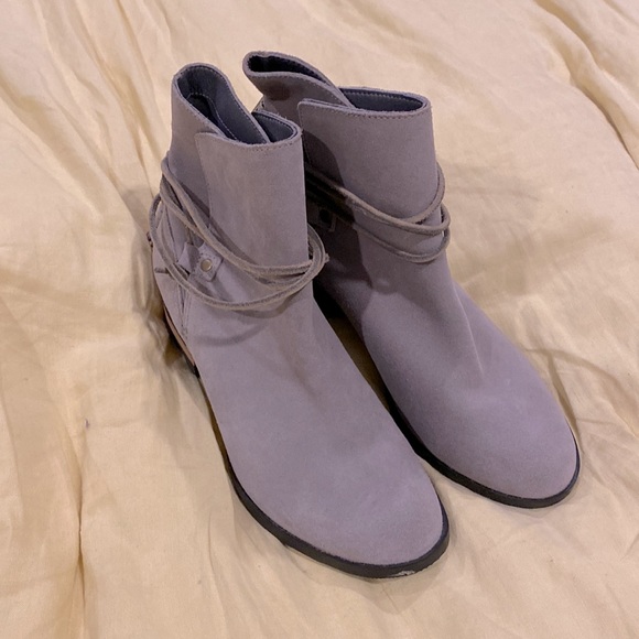 NWOT Sorel Farah Gray Suede Waterproof Booties Size 9 - Picture 1 of 6
